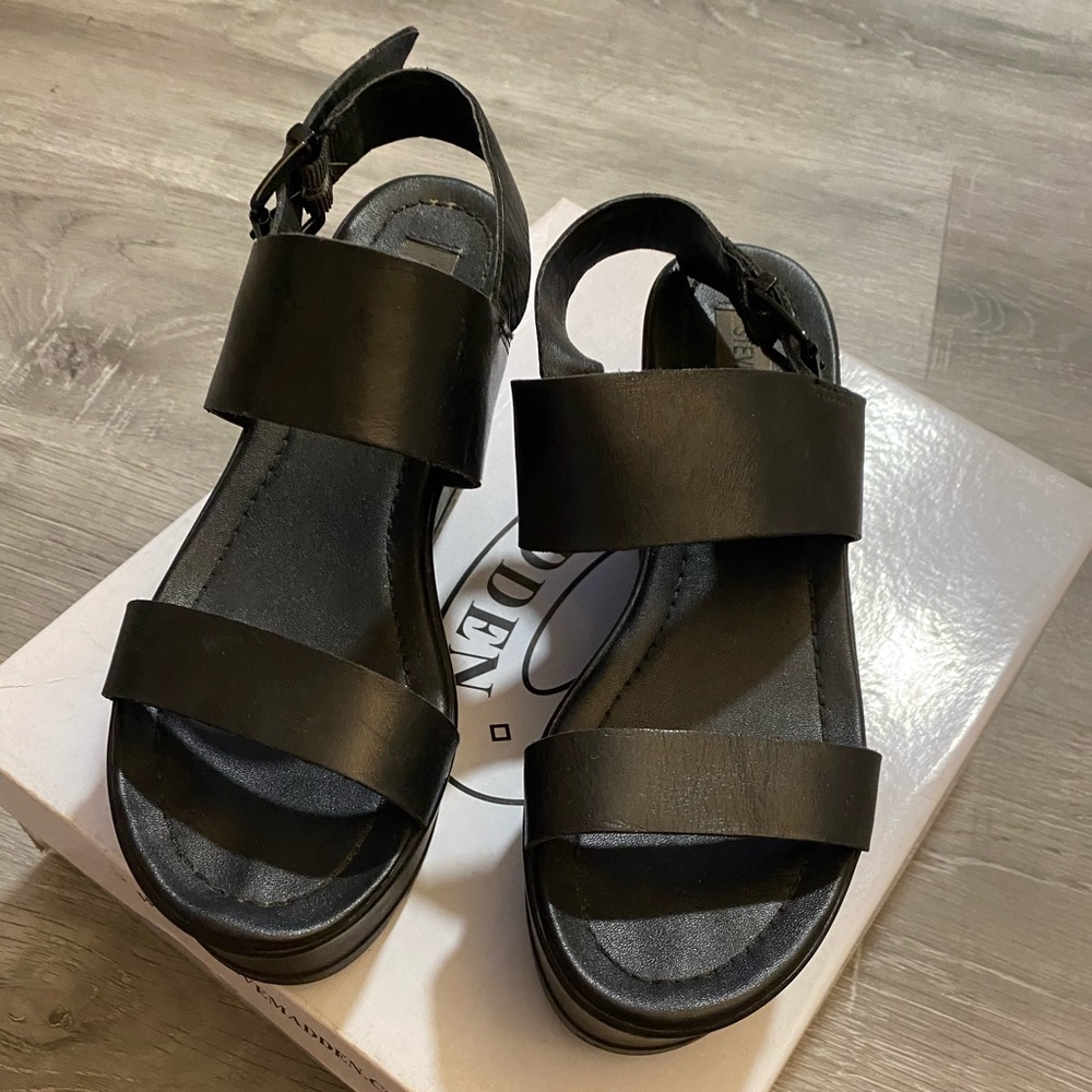 Black leather Steve Madden platforms- size 6 1/2